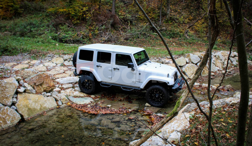 Jeep Wrangler Unlimited 3.6L V6 VVT SAHARA A/T