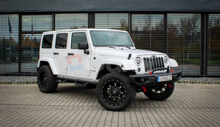 Jeep Wrangler Unlimited 3.6L V6 VVT SAHARA A/T