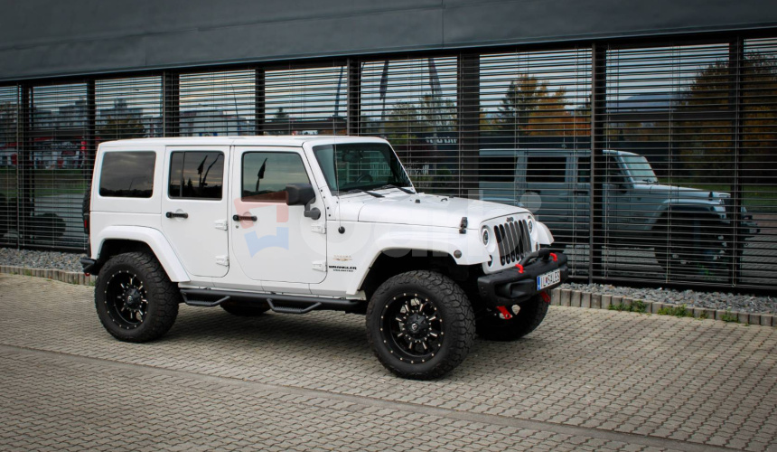 Jeep Wrangler Unlimited 3.6L V6 VVT SAHARA A/T