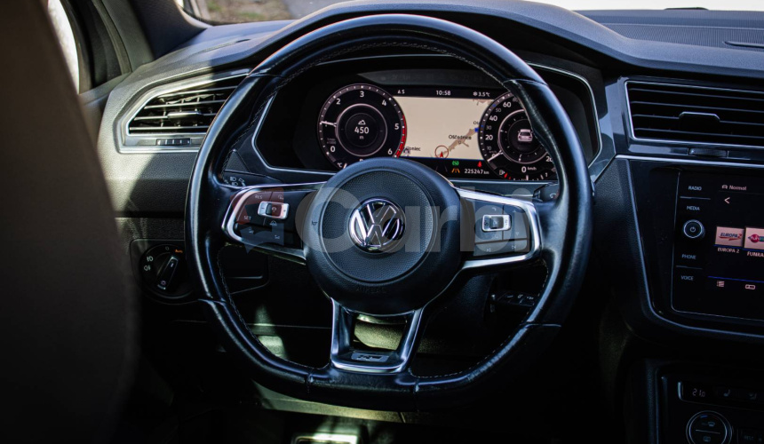 Volkswagen Tiguan R-line 2.0 TDI 140kW DSG 4Motion, Nelakované, Virtual cockpit, Keramika