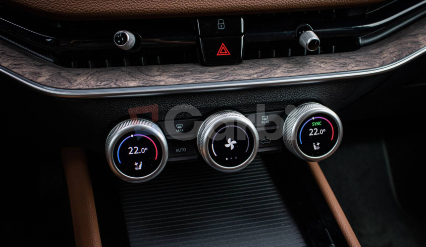 Škoda Superb Combi 2.0 TDI SCR 4x4 L&K Cognac interiér, HUD, Masáž, ťažné, DPH, nové - na značk