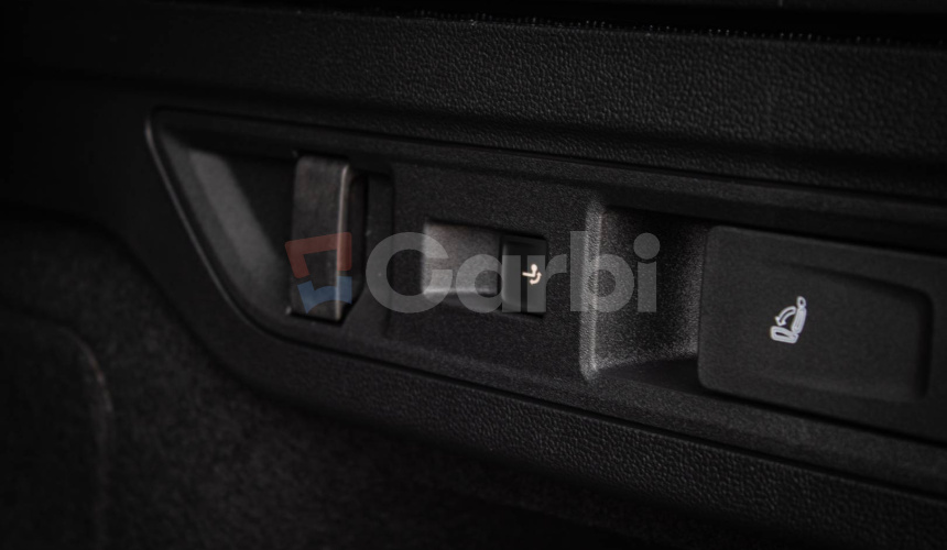 Škoda Superb Combi 2.0 TDI SCR 4x4 L&K Cognac interiér, HUD, Masáž, ťažné, DPH, nové - na značk