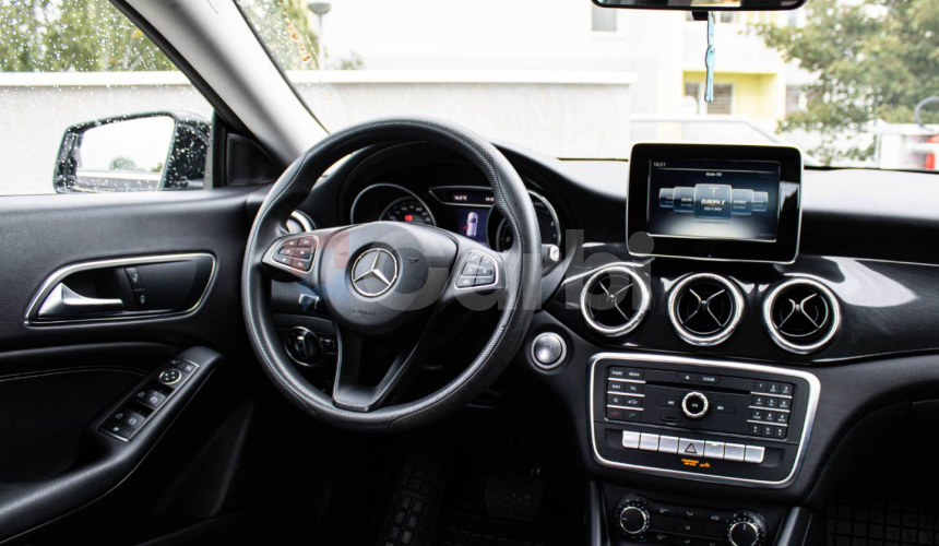 Mercedes-Benz CLA Shooting Brake SB 180 d A/T