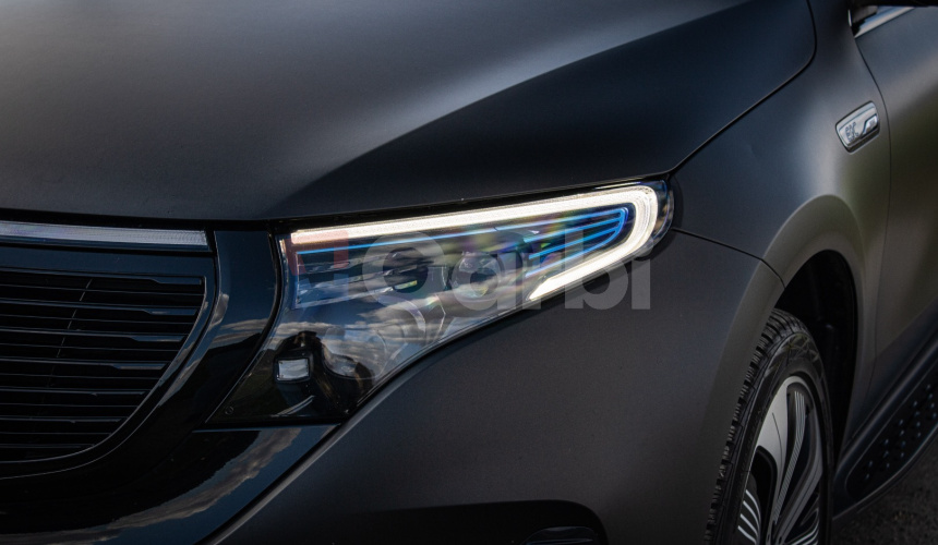 EQC 400 4Matic edícia 1886, burmester, HUD, asistenti, strešné okno, nelakované