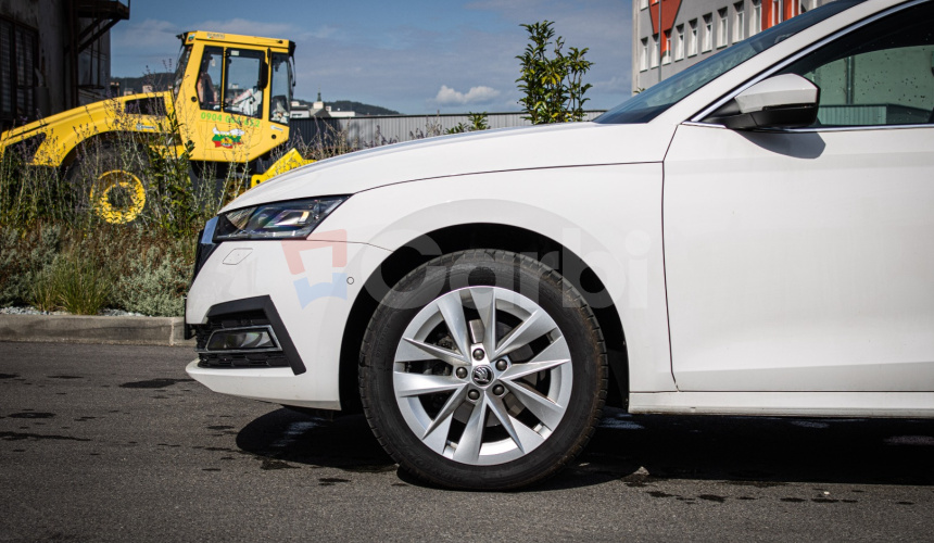 Škoda Octavia Combi 2.0 TDI DSG Style, Matrix LED, HUD, ťažné, KESSY, nelakované, DPH