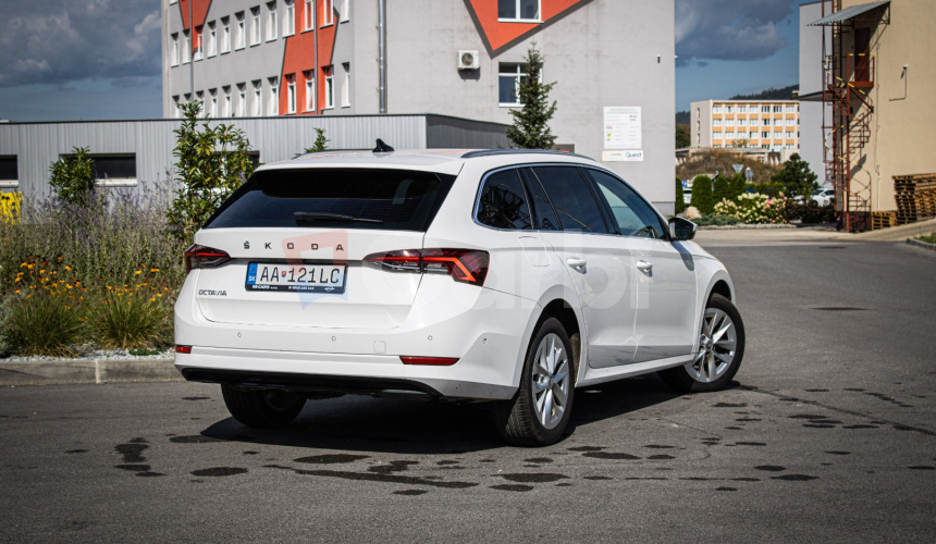 Škoda Octavia Combi 2.0 TDI DSG Style, Matrix LED, HUD, ťažné, KESSY, nelakované, DPH