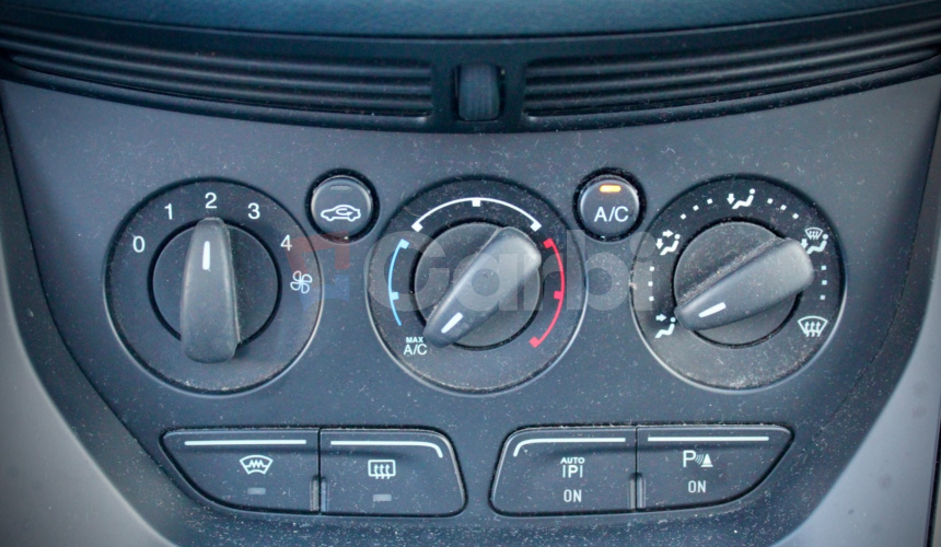Ford C-Max 2.0 TDCi 103 kW PowerShift Titanium