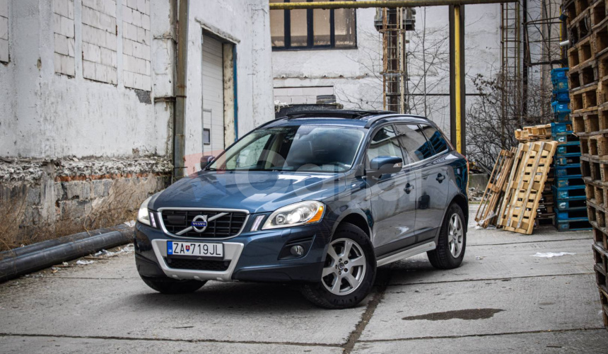 Volvo XC60 D5 AWD Summun, Webasto, Pano, Asistenti, Dynaudio, 2x Alu, Ťažné