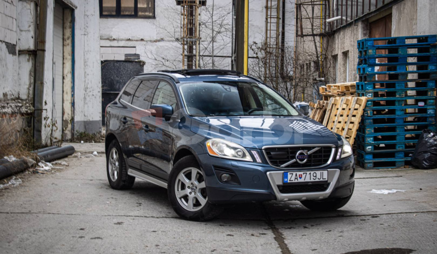 Volvo XC60 D5 AWD Summun, Webasto, Pano, Asistenti, Dynaudio, 2x Alu, Ťažné