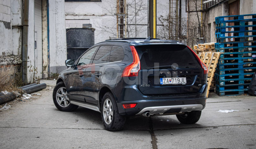 Volvo XC60 D5 AWD Summun, Webasto, Pano, Asistenti, Dynaudio, 2x Alu, Ťažné