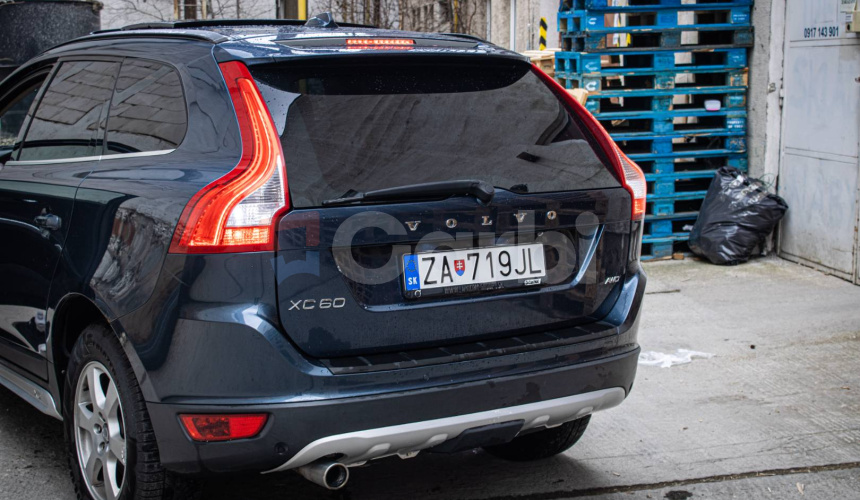 Volvo XC60 D5 AWD Summun, Webasto, Pano, Asistenti, Dynaudio, 2x Alu, Ťažné