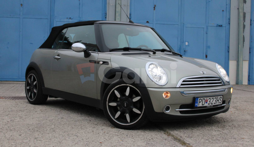 Mini Cooper Cabrio Sidewalk