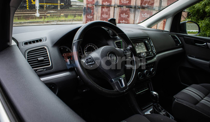 Volkswagen Sharan 2.0 TDI CR DSG, Bixenón, Navi, Ťažné, nelakované, vymenené rozvody, Nová STK