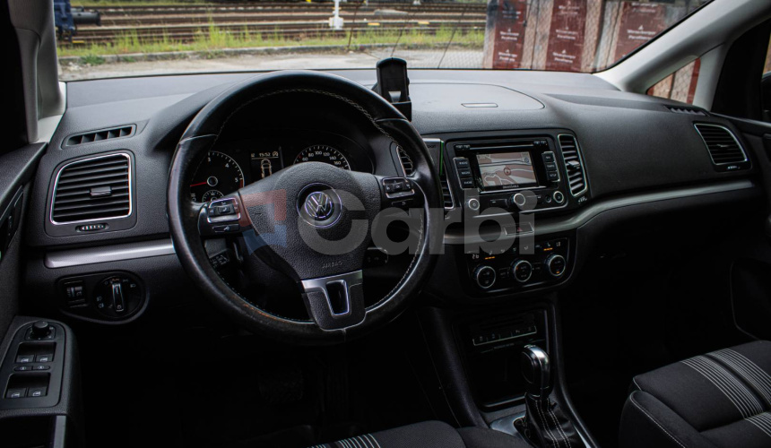 Volkswagen Sharan 2.0 TDI CR DSG, Bixenón, Navi, Ťažné, nelakované, vymenené rozvody, Nová STK