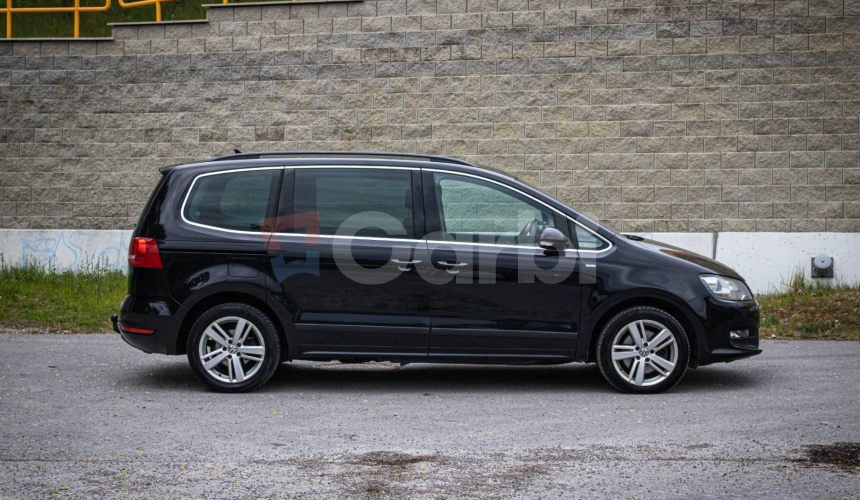 Volkswagen Sharan 2.0 TDI CR DSG, Bixenón, Navi, Ťažné, nelakované, vymenené rozvody, Nová STK