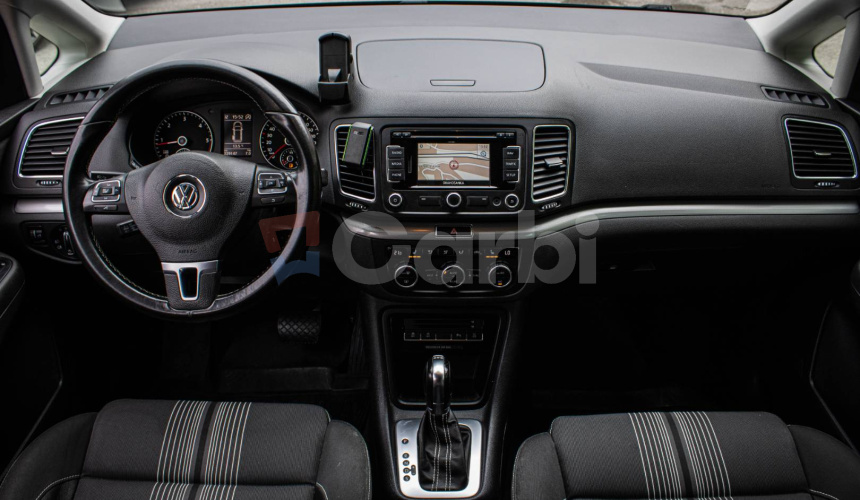 Volkswagen Sharan 2.0 TDI CR DSG, Bixenón, Navi, Ťažné, nelakované, vymenené rozvody, Nová STK