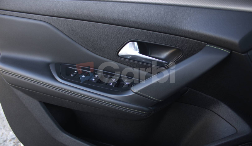 Peugeot 408 1.2 PureTech 130 GT EAT8