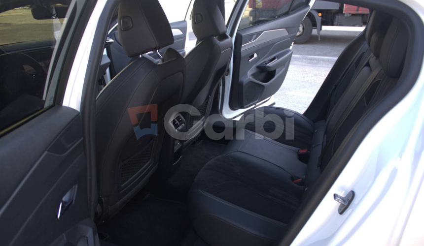 Peugeot 408 1.2 PureTech 130 GT EAT8