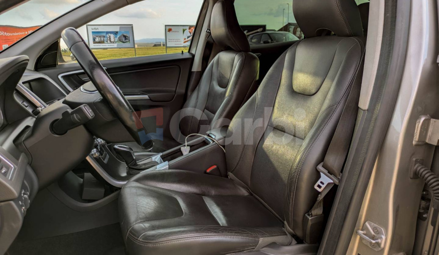 Volvo XC60 D4 Momentum Geartronic AWD, 120kW, A6, 5d.