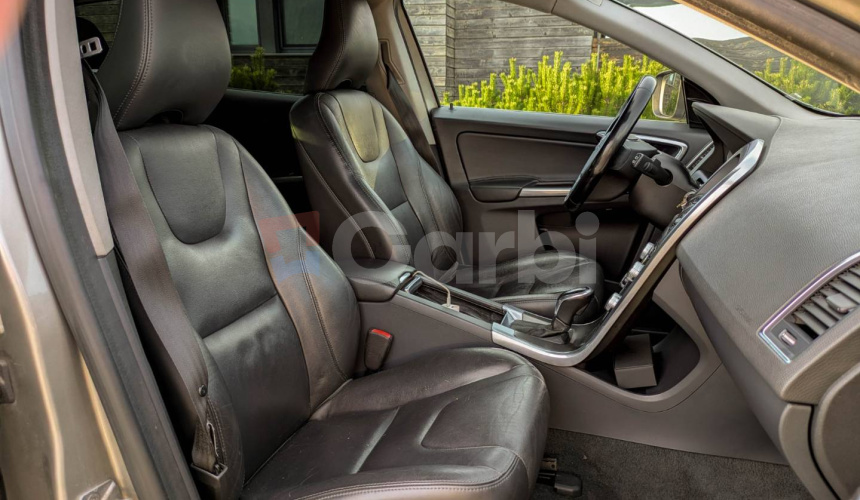 Volvo XC60 D4 Momentum Geartronic AWD, 120kW, A6, 5d.