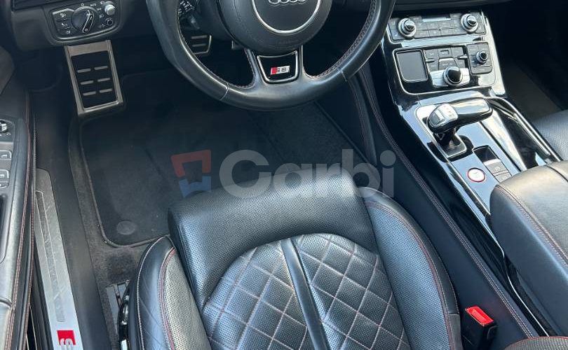 Audi S8 PLUS Quattro AT8 (605k)