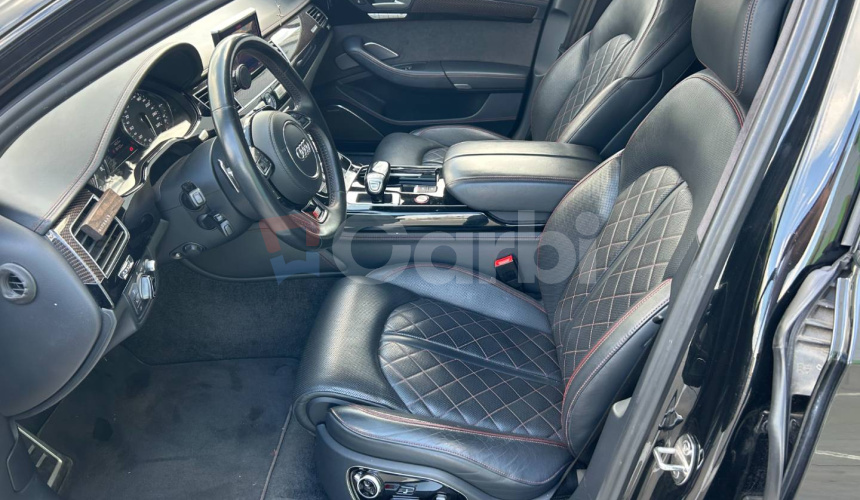 Audi S8 PLUS Quattro AT8 (605k)