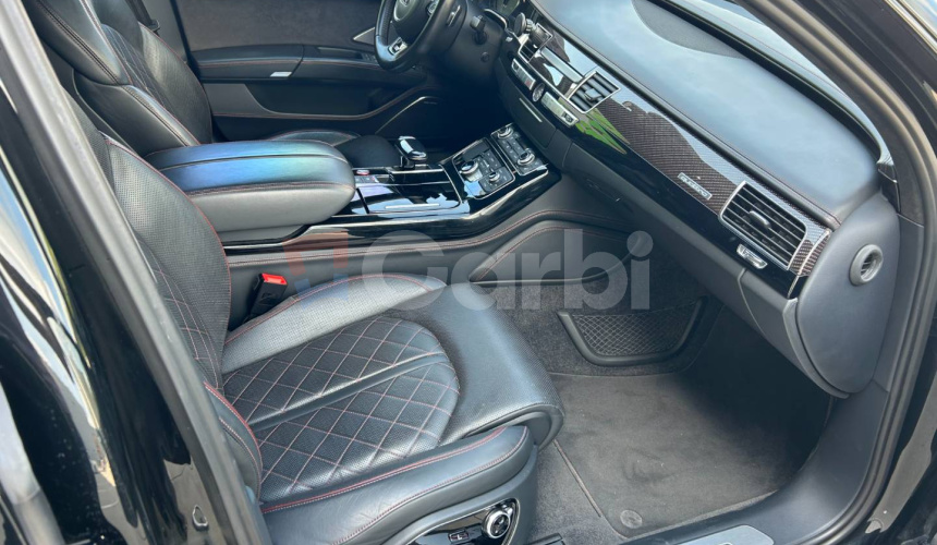 Audi S8 PLUS Quattro AT8 (605k)