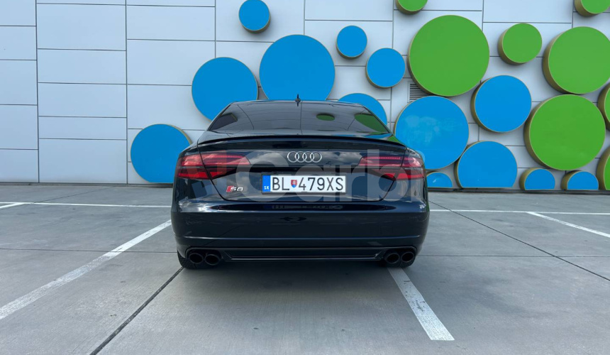 Audi S8 PLUS Quattro AT8 (605k)