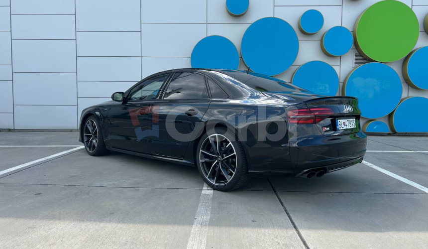 Audi S8 PLUS Quattro AT8 (605k)