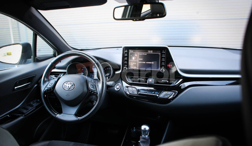 Toyota C-HR Hybrid GR Sport e‑CVT SR vozidlo