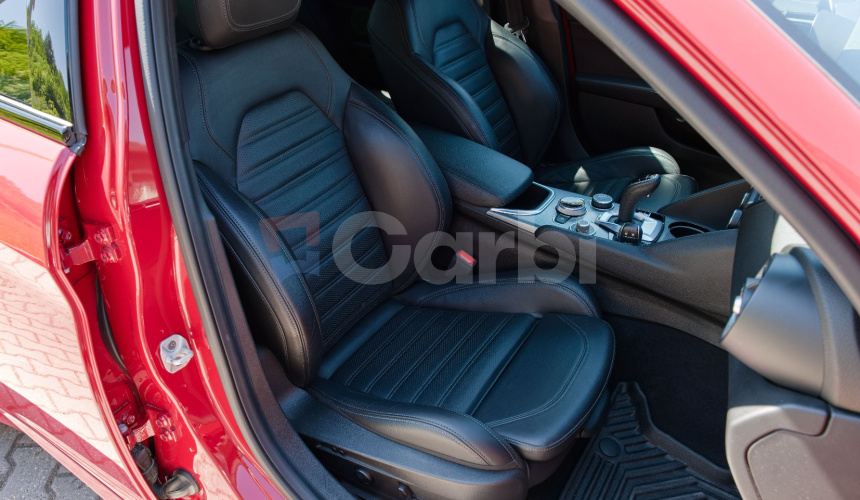 Alfa Romeo Giulia 2,0T 206kW AT8 Q4 4x4 VELOCE