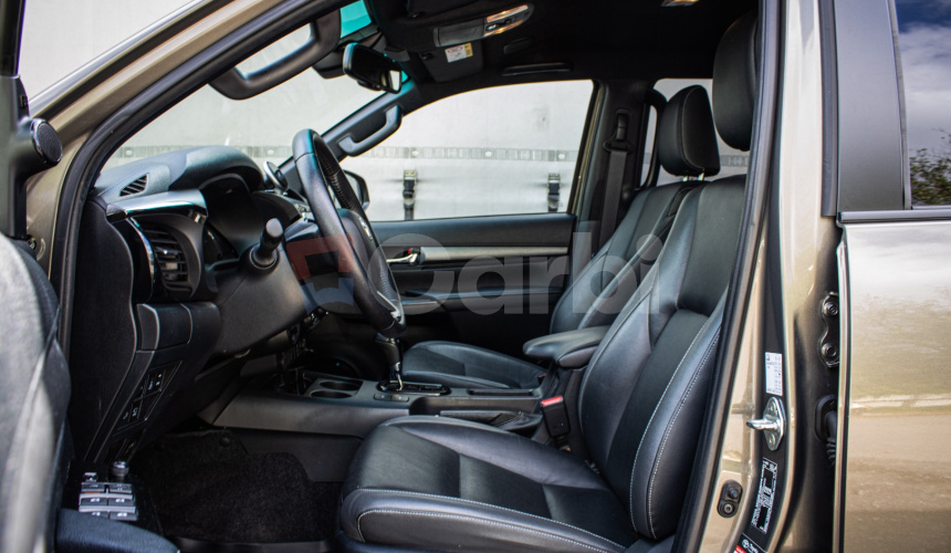 Toyota Hilux DC 2.8 I D-4D Invincible 1. majiteľ v záruke, nelakované, ochrana podvozku
