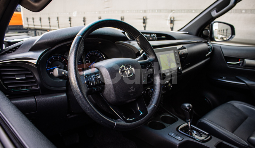 Toyota Hilux DC 2.8 I D-4D Invincible 1. majiteľ v záruke, nelakované, ochrana podvozku