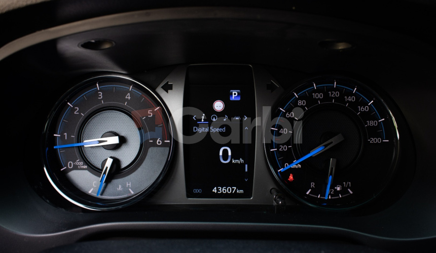 Toyota Hilux DC 2.8 I D-4D Invincible 1. majiteľ v záruke, nelakované, ochrana podvozku