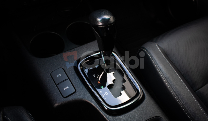 Toyota Hilux DC 2.8 I D-4D Invincible 1. majiteľ v záruke, nelakované, ochrana podvozku