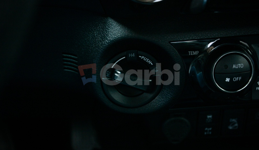Toyota Hilux DC 2.8 I D-4D Invincible 1. majiteľ v záruke, nelakované, ochrana podvozku