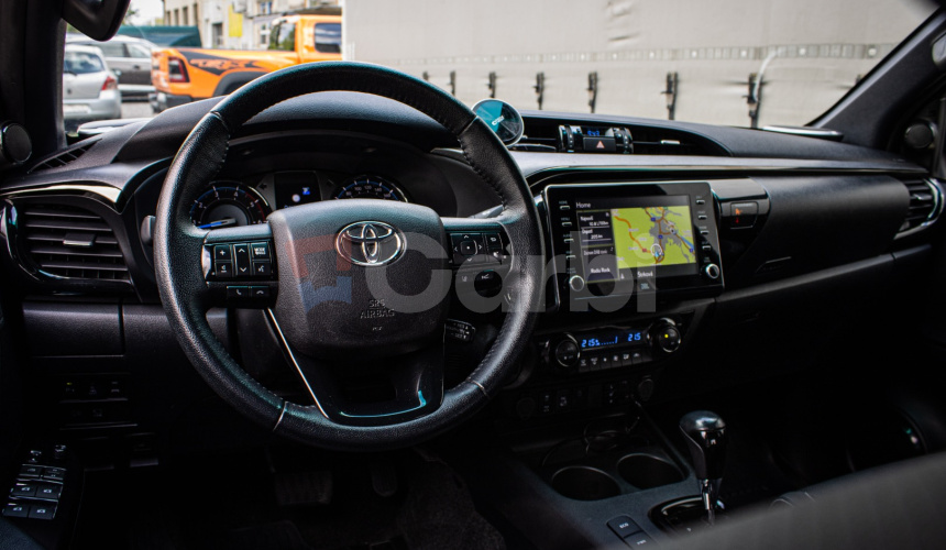 Toyota Hilux DC 2.8 I D-4D Invincible 1. majiteľ v záruke, nelakované, ochrana podvozku
