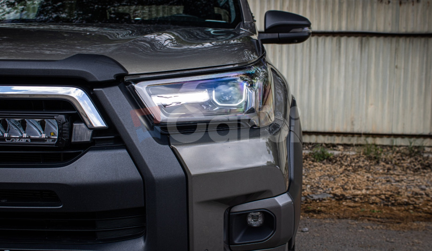 Toyota Hilux DC 2.8 I D-4D Invincible 1. majiteľ v záruke, nelakované, ochrana podvozku