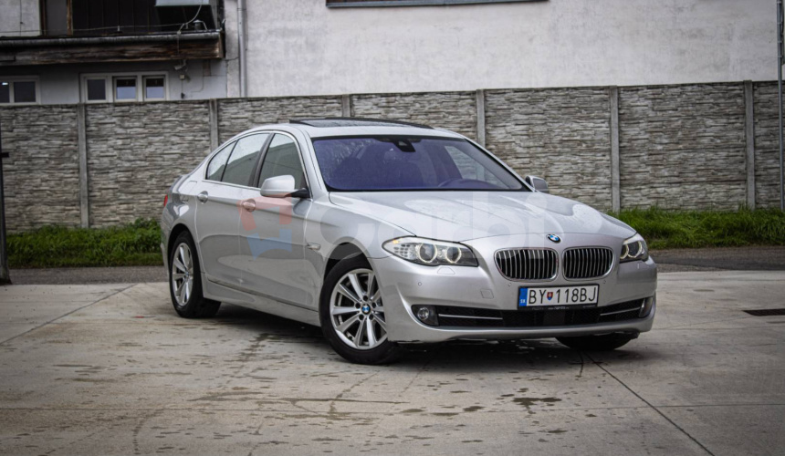 BMW Rad 5 530d xDrive Comfortné sedadlá, Soft-close, Šíber, Adaptívny tempomat, pekný stav