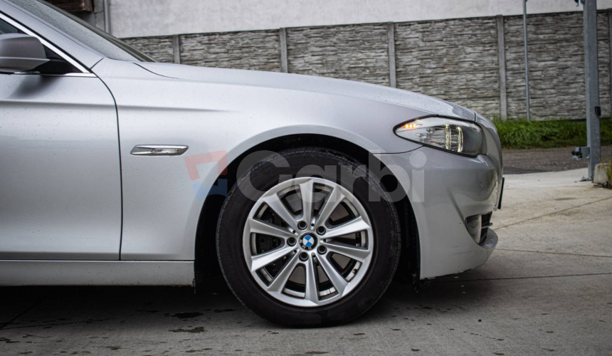 BMW Rad 5 530d xDrive Comfortné sedadlá, Soft-close, Šíber, Adaptívny tempomat, pekný stav
