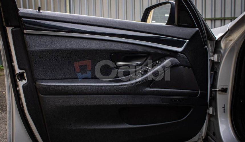 BMW Rad 5 530d xDrive Comfortné sedadlá, Soft-close, Šíber, Adaptívny tempomat, pekný stav