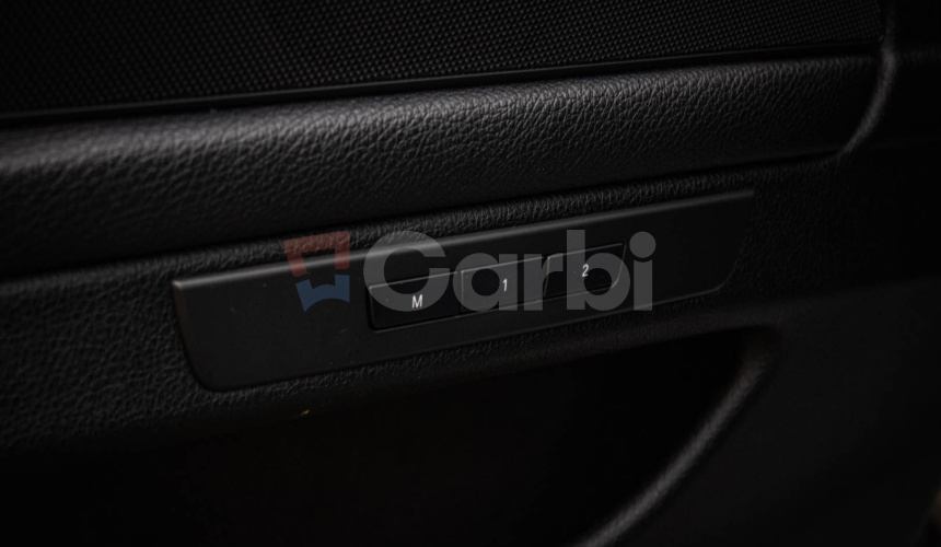 BMW Rad 5 530d xDrive Comfortné sedadlá, Soft-close, Šíber, Adaptívny tempomat, pekný stav