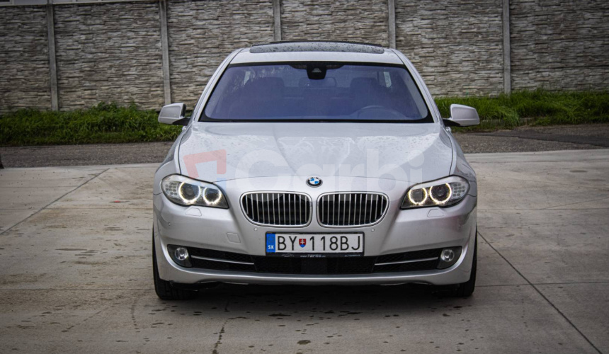 BMW Rad 5 530d xDrive Comfortné sedadlá, Soft-close, Šíber, Adaptívny tempomat, pekný stav