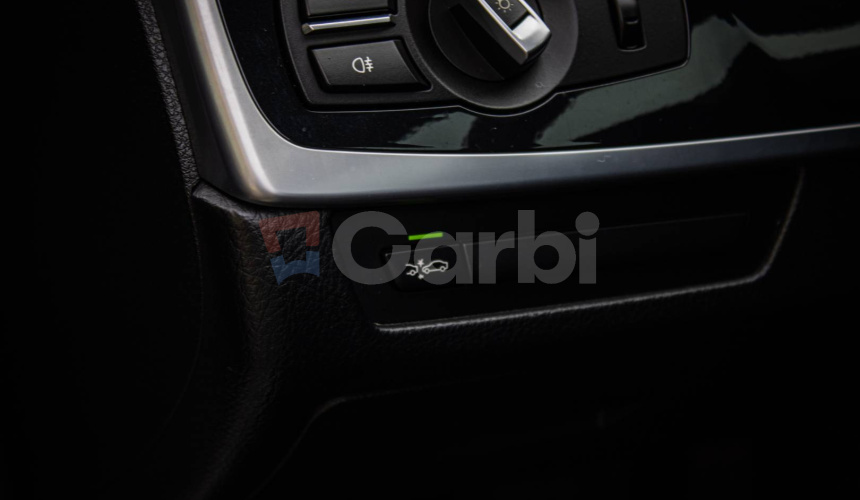 BMW Rad 5 530d xDrive Comfortné sedadlá, Soft-close, Šíber, Adaptívny tempomat, pekný stav