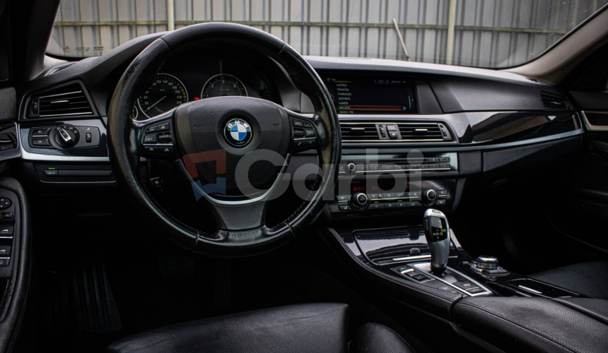 BMW Rad 5 530d xDrive Comfortné sedadlá, Soft-close, Šíber, Adaptívny tempomat, pekný stav