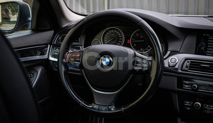 BMW Rad 5 530d xDrive Comfortné sedadlá, Soft-close, Šíber, Adaptívny tempomat, pekný stav