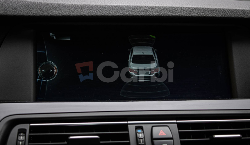 BMW Rad 5 530d xDrive Comfortné sedadlá, Soft-close, Šíber, Adaptívny tempomat, pekný stav