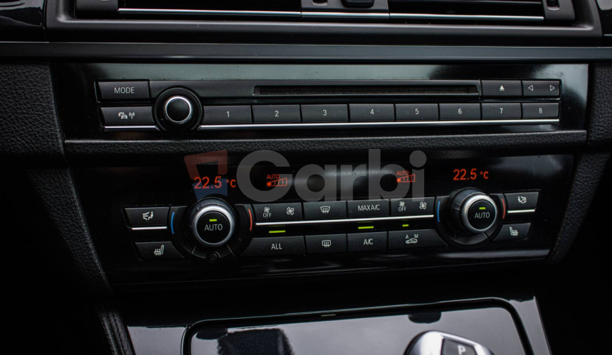 BMW Rad 5 530d xDrive Comfortné sedadlá, Soft-close, Šíber, Adaptívny tempomat, pekný stav