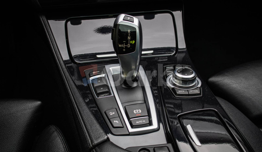 BMW Rad 5 530d xDrive Comfortné sedadlá, Soft-close, Šíber, Adaptívny tempomat, pekný stav