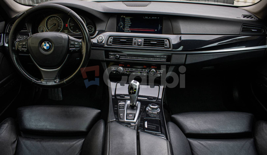 BMW Rad 5 530d xDrive Comfortné sedadlá, Soft-close, Šíber, Adaptívny tempomat, pekný stav